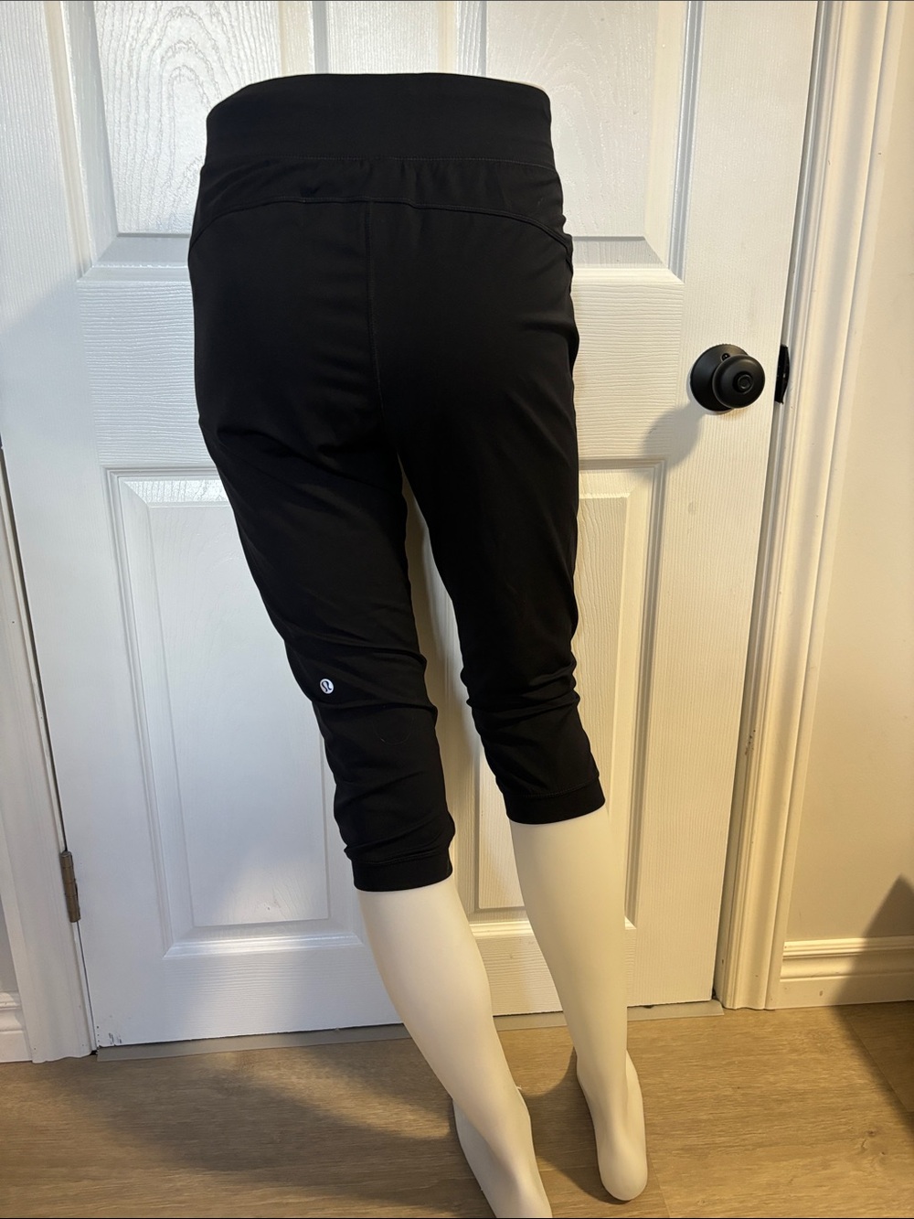 LULULEMON capris - Picture 2 of 5